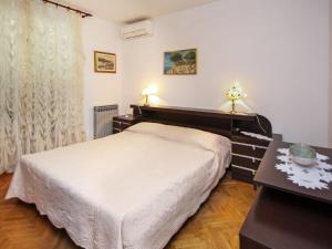 Postel nebo postele na pokoji v ubytování Apartment Matko by Interhome + 17 fotografií