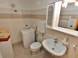 A bathroom at Apartment Trepalle by Interhome
