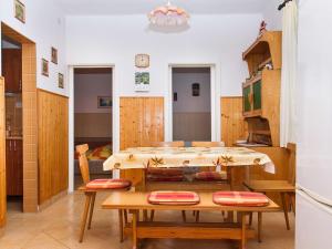 a dining room with a table and chairs at Holiday Home Grand Jardin by Interhome in Balatonkeresztúr