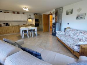 Kuchyňa alebo kuchynka v ubytovaní Apartment Rodondello - CCO340 by Interhome