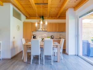 Kuchyňa alebo kuchynka v ubytovaní Holiday Home Gelsomini - CCO520 by Interhome + 23 fotografií