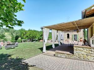 Vonkajšia záhrada v ubytovaní Villa Fonte di Pillo by Interhome