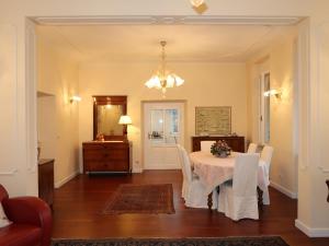 Posezení v ubytování Apartment La Perla del Lago by Interhome