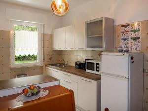 Kuchyň nebo kuchyňský kout v ubytování Apartment Casa Irene by Interhome
