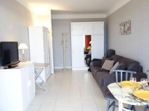 Photo de la galerie de l'établissement Apartment Les Autans by Interhome, à Royan 8 autres photos