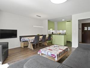 TV a/nebo společenská místnost v ubytování Apartment Triangel D Meyer by Interhome