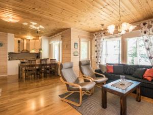 Posezení v ubytování Holiday Home Kärkiniemi by Interhome + 18 fotografií