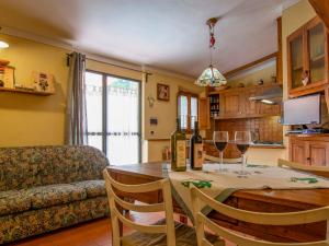 Kuchyňa alebo kuchynka v ubytovaní Holiday Home La Fornace-4 by Interhome