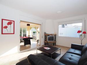 Posezení v ubytování Holiday Home Montgri by Interhome