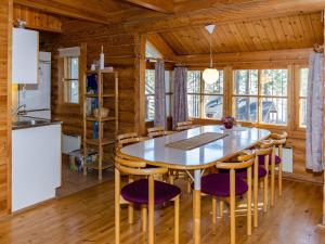 Kuchyň nebo kuchyňský kout v ubytování Holiday Home Honkakoli 9 by Interhome