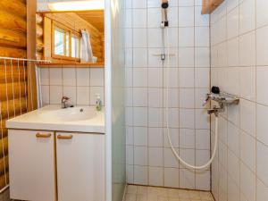 Koupelna v ubytování Holiday Home Honkakoli 9 by Interhome