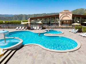 Piscina de la sau aproape de Apartment Cancelli trilo 4 persone by Interhome +18 fotografii