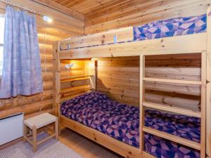 Palanda nebo palandy na pokoji v ubytování Holiday Home Honkakoli 9 by Interhome