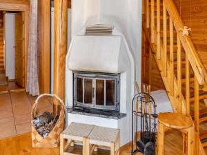 TV a/nebo společenská místnost v ubytování Holiday Home Honkakoli 9 by Interhome