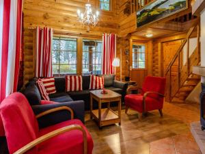 Posezení v ubytování Holiday Home Purnuranta a by Interhome