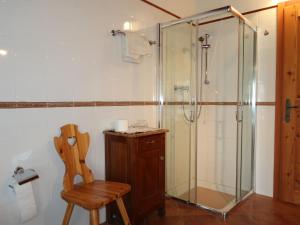 Kúpeľňa v ubytovaní Apartment Maso Marini - Appartamento Volpe by Interhome