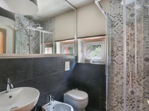 A bathroom at Holiday Home Piero by Interhome