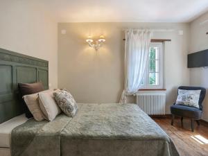 A bed or beds in a room at Holiday Home Piero by Interhome