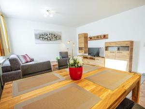 Posezení v ubytování Apartment Christine by Interhome