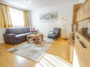Posezení v ubytování Apartment Christine by Interhome
