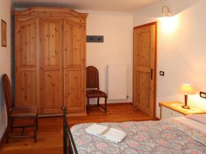 Posteľ alebo postele v izbe v ubytovaní Apartment Maso Marini - Appartamento Capriolo by Interhome