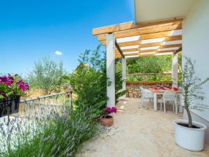 Zahrada ubytování Holiday Home Dalmacia by Interhome
