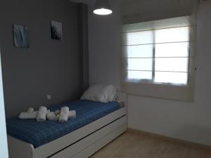 Een bed of bedden in een kamer bij Sunny- Homes VI,playa, Calahonda 350 m playa