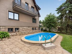 Bazén v ubytovaní Holiday Home Penzion Jindřiška by Interhome alebo v jeho blízkosti