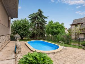 Bazén v ubytovaní Holiday Home Penzion Jindřiška by Interhome alebo v jeho blízkosti