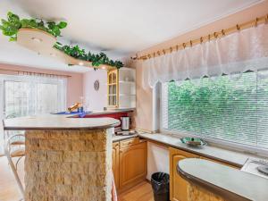 Kuchyňa alebo kuchynka v ubytovaní Holiday Home Penzion Jindřiška by Interhome