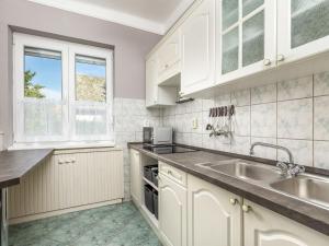 Kuchyňa alebo kuchynka v ubytovaní Holiday Home Silver Pinea by Interhome