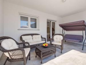 Posezení v ubytování Holiday Home Villa Mira by Interhome + 33 fotografií