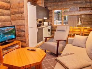 Køkken eller tekøkken på Holiday Home Rukalehto by Interhome