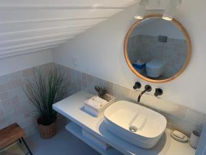 Bathroom sa Lovely 2-bedroom apartment- Comporta