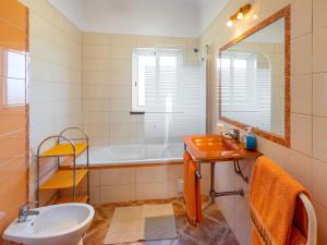 Koupelna v ubytování Holiday Home Joaquim by Interhome