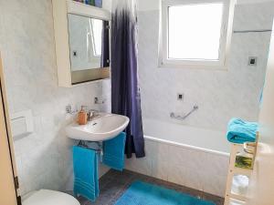 Koupelna v ubytování Apartment Casa Simona by Interhome