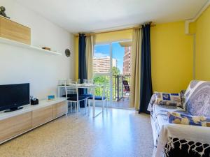 TV a/nebo společenská místnost v ubytování Apartment Oromar-2 by Interhome