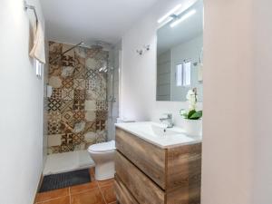 Koupelna v ubytování Holiday Home Robin by Interhome
