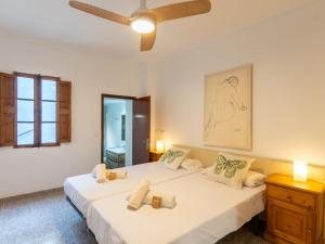Postel nebo postele na pokoji v ubytování Holiday Home Robin by Interhome