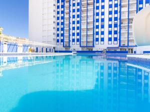 Bazén v ubytování Apartment Mar de Oropesa II-2 by Interhome nebo v jeho okolí