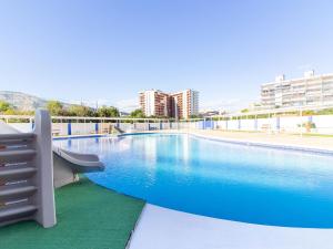 Bazén v ubytování Apartment Mar de Oropesa II-2 by Interhome nebo v jeho okolí