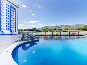 Bazén v ubytování Apartment Mar de Oropesa II-2 by Interhome nebo v jeho okolí