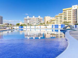 Bazén v ubytování Apartment Mar de Oropesa II-2 by Interhome nebo v jeho okolí