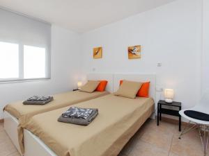 Posteľ alebo postele v izbe v ubytovaní Apartment Ca la Marisa by Interhome
