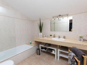 Kúpeľňa v ubytovaní Apartment Ca la Marisa by Interhome