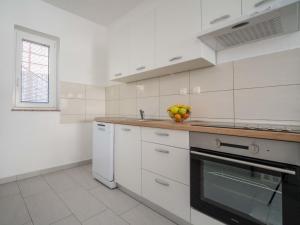 Fotografia z galérie ubytovania Apartment Suzy - SNJ139 by Interhome v destinácii Senj