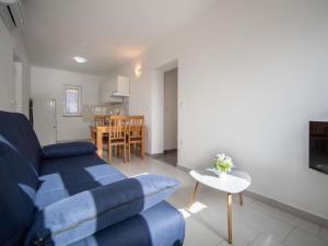 Fotografia z galérie ubytovania Apartment Suzy - SNJ139 by Interhome v destinácii Senj