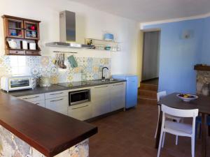 Kuchyňa alebo kuchynka v ubytovaní Apartment Canton Balin by Interhome