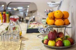 a bowl of fruit sitting on top of a counter at Hotel Terminus in Podgorica