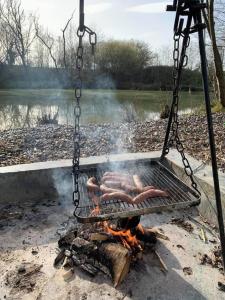 صورة لـ Arcadia Safari Tent in private 5 acre field في ريكسهام